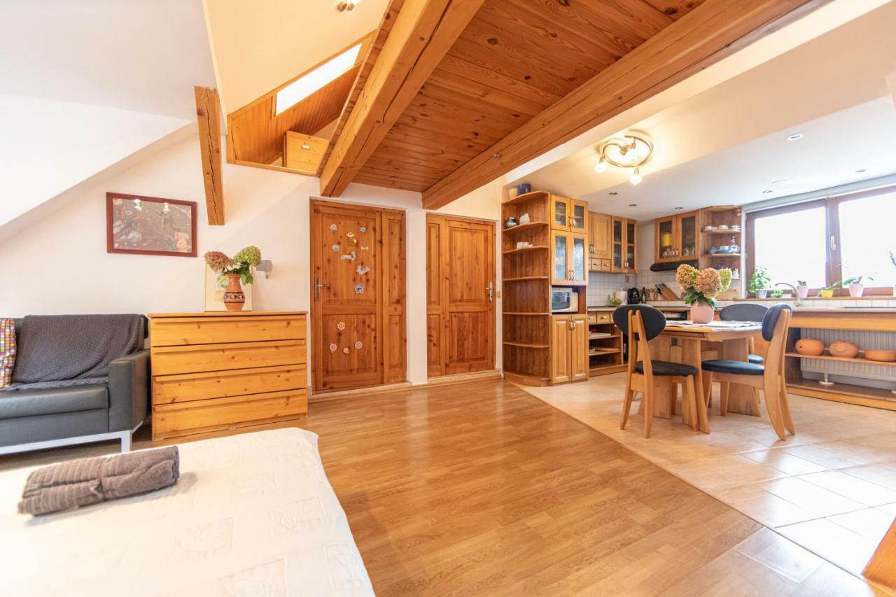Romantic Attic Retreat Bratislava Exterior photo