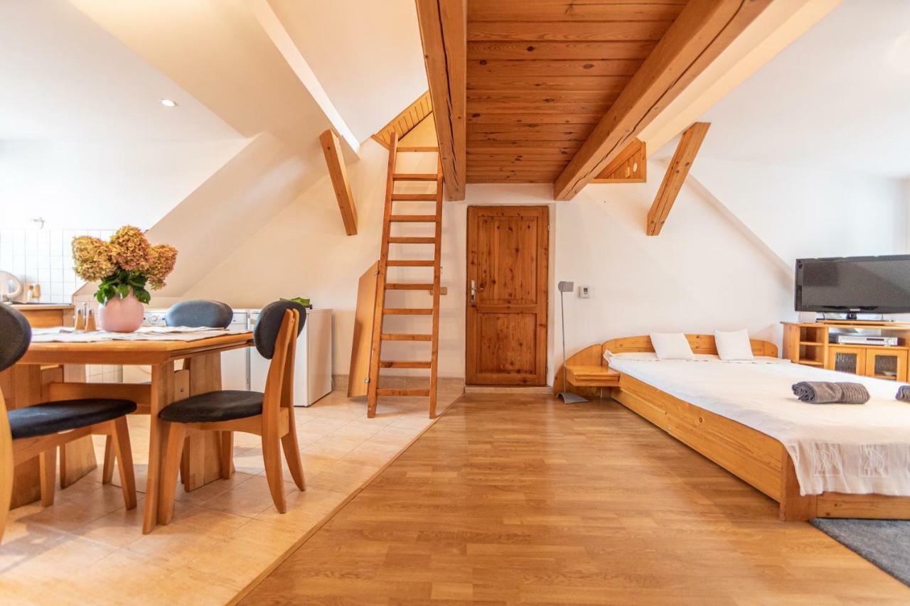 Romantic Attic Retreat Bratislava Exterior photo