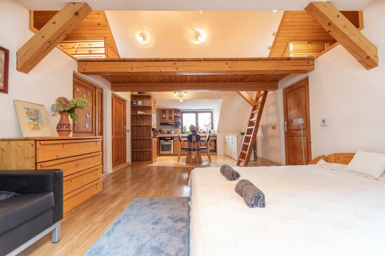 Romantic Attic Retreat Bratislava Exterior photo